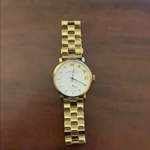 Marc Jacobs (MBM3243) Women’s Quartz Watch